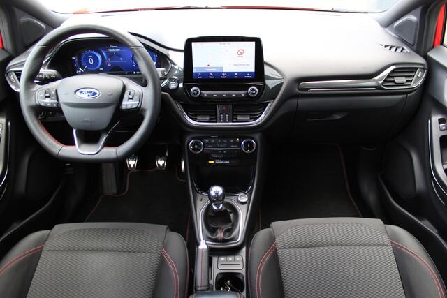 Ford PUMA 1.0-125pk EcoBoost Mild-Hybrid ST-Line. Slechts 17.500km ! Volautm. airco, navigatie, telefoonvoorb., digitaal dashboard, cruise control, LM wielen, parkeersensoren, stoel-, stuur- en voorraamverwarming, trekhaak etc.