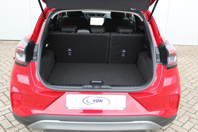 Ford PUMA 1.0 125 pk EcoBoost Hybrid Titanium. Nieuw Model ! Erg fijn rijdende comfortabele hoogzitter ! Slechts 5.750km ! Fab.Gar. t/m 31-01-2029 ! Stoel-, stuur- en voorraamverwarming, Side- en laneassist, Camera rondom, Metallic lak, Navigatie, Telefoonvoorb. et