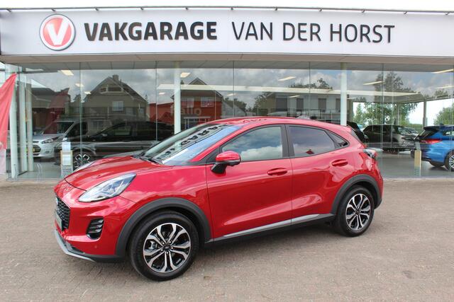 Ford PUMA 1.0 125 pk EcoBoost Hybrid Titanium. Nieuw Model ! Erg fijn rijdende comfortabele hoogzitter ! Slechts 5.750km ! Fab.Gar. t/m 31-01-2029 ! Stoel-, stuur- en voorraamverwarming, Side- en laneassist, Camera rondom, Metallic lak, Navigatie, Telefoonvoorb. et