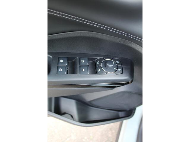 Ford PUMA 1.0-125pk EcoBoost Mild-Hybrid Titanium. Nieuw Model ! Van ¤. 35.920,- voor ¤. 29.950,- Slechts 3.150km ! Fabrieksgarantie t/m 30-01-2029 ! Lane- en side assist, Camera, Navigatie, Telefoonvoorb., Stoel-, stuur- en voorraamverwarming, LED verlichting etc.