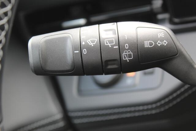 Ford PUMA 1.0-125pk EcoBoost Mild-Hybrid Titanium. Nieuw Model ! Van ¤. 35.920,- voor ¤. 29.950,- Slechts 3.150km ! Fabrieksgarantie t/m 30-01-2029 ! Lane- en side assist, Camera, Navigatie, Telefoonvoorb., Stoel-, stuur- en voorraamverwarming, LED verlichting etc.