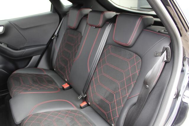 Ford PUMA 1.0-155pk EcoBoost Mild-Hybrid ST-Line X AUTOMAAT. Nieuw model ! Ruim ¤. 7.000,- beneden de nieuwprijs ! Elektr. panodak, Navigatie, Telefoonvoorb., 360gr. camera, Led verl., Stoel-, stuur- en voorraamverw., B&O soundsyst., Apple Carplay/Android Auto, Af