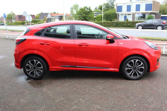Ford PUMA 1.0-125pk EcoBoost Mild-Hybrid ST-Line. Slechts 17.500km ! Volautm. airco, navigatie, telefoonvoorb., digitaal dashboard, cruise control, LM wielen, parkeersensoren, stoel-, stuur- en voorraamverwarming, trekhaak etc.