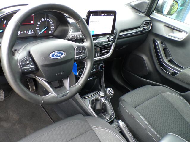 Ford PUMA 1.0 Hybrid Titanium, Carplay + Android Auto / Winter Pack / Climate control / Parkeersensoren / 17' LMV