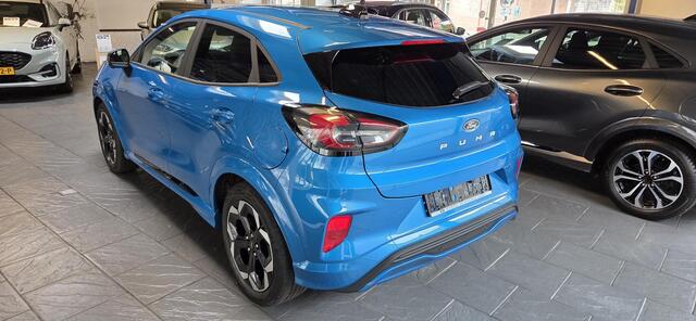 Ford PUMA Gen-E Premium 44 kWh Driver Assistance en Winterpack.