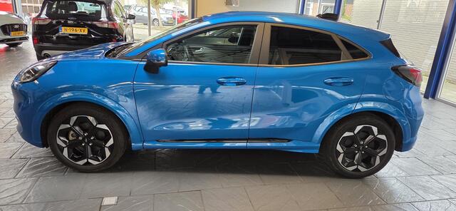 Ford PUMA Gen-E Premium 44 kWh Driver Assistance en Winterpack.