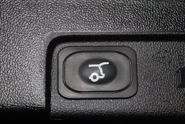 Ford PUMA 1.0-125pk EcoBoost Mild-Hybrid ST-Line. Mooie luxe hoogzitter ! Slechts 8.960km ! Autm. airco, adapt. cruise control, stoel-, stuur- en voorraamverw., navigatie, telefoonvoorb., LM wielen, elektr. achterklep, LED verl., camera 360gr, pdc v+a etc.