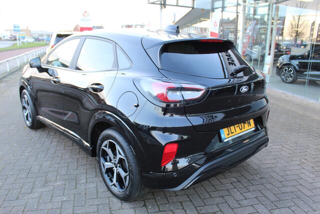 Ford PUMA 1.0-125pk EcoBoost Mild-Hybrid ST-Line. Mooie luxe hoogzitter ! Slechts 9.950km ! Autm. airco, adapt. cruise control, stoel-, stuur- en voorraamverw., navigatie, telefoonvoorb., LM wielen, elektr. achterklep, LED verl., camera, pdc v+a etc.