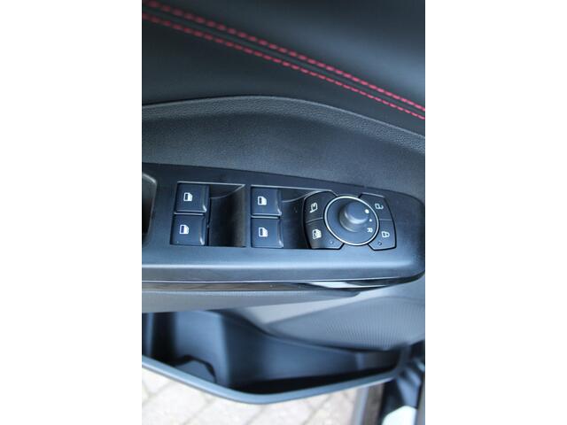 Ford PUMA 1.0-125pk EcoBoost Mild-Hybrid ST-Line. Mooie luxe hoogzitter ! Slechts 9.950km ! Autm. airco, adapt. cruise control, stoel-, stuur- en voorraamverw., navigatie, telefoonvoorb., LM wielen, elektr. achterklep, LED verl., camera, pdc v+a etc.