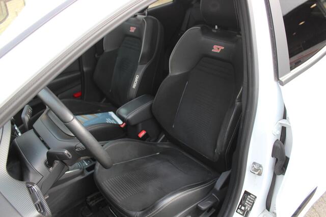 Ford PUMA 1.5 EcoBoost ST-X Performance Pack, Driver Ass Pack, Elek Achterklep, Panoramadak! 100% Dealer onderhouden!