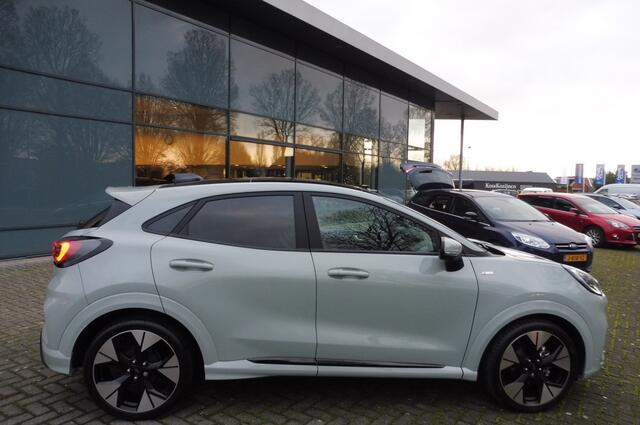 Ford PUMA 155pk ST-Line X LED, 19 inch, Trekhaak, Panodak, Winter-Pack, Driver Pack nw 47.500,-