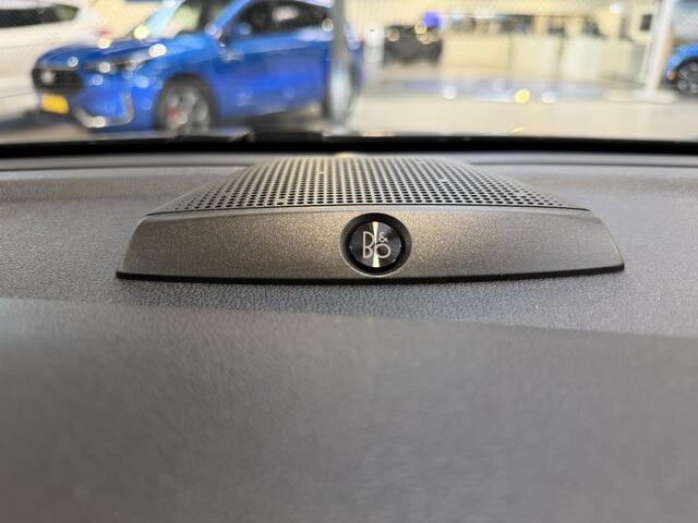 Ford PUMA EcoBoost Hybrid 155 pk ST-Line X | Automaat Trekhaak | Pano | Winter Pack | Camera | El. a. klep | Adapt. cruise | LED | garantie tm 06-2028