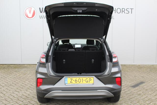 Ford PUMA 1.0-125pk EcoBoost Mild-Hybrid Titanium. Fabrieksgarantie t/m 21-05-2027 ! Slechts 14.800km ! Volautm. airco, pdc achter, all season banden, stoel-, stuur- en voorraamverw., navigatie, telefoonvoorb., elektr. achterklep, cruise cntrl, keyless entry&go etc