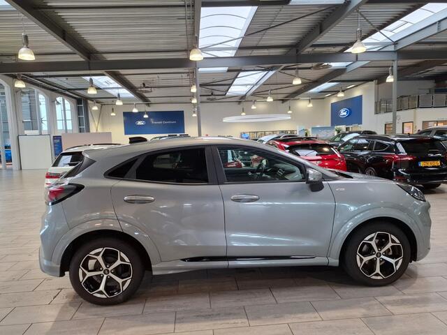 Ford PUMA EcoBoost Hybrid 125pk ST-Line | Winterpack | Cruise control | Camera | Clima | SYNC 4 | All-season banden |