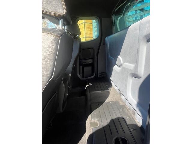 Ford RANGER 2.0 TD AUT EURO 6 BPM VRIJ FULL OPTIONS 3500 KG TREKG 6 MND GAR ¤ 38.900 EXCL Auto in perfecte staat dealer onderhouden en schadevrij . voorzien van alle luxe clima cruise aut inparkeren FISCAAL VOORDELIG BPM VRIJ