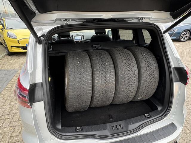 Ford S-MAX 2.0L ST-Line Panoramadak | Stoelverwarming | Trekhaak | Voorruit verwarming |