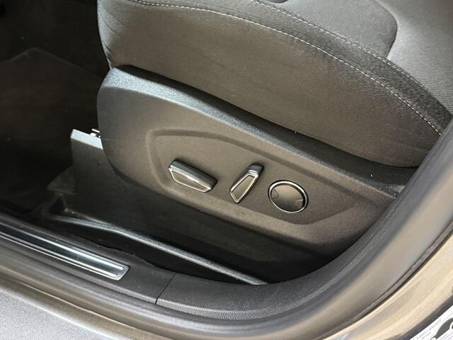 Ford S-MAX 1.5 Titanium 7p. | Stoel/stuur verwarming | Trekhaak | Apple Carplay