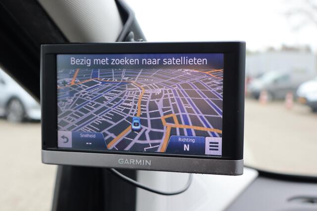 Ford TOURNEO COURIER 1.0 Titanium Cruise control, Stoelverwarming, Trekhaak, Parkeersensoren, Climate control, Lichtmetalen wielen