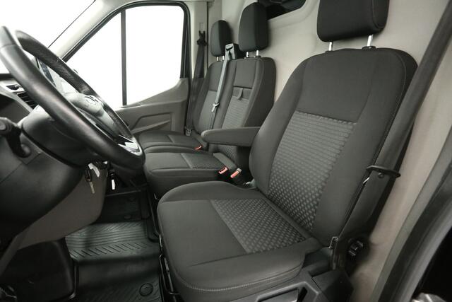 Ford TRANSIT 2.0 Ecoblue L3H2 Airco Cruise Camera Carplay PDC 3 Persoons LED Trekhaak