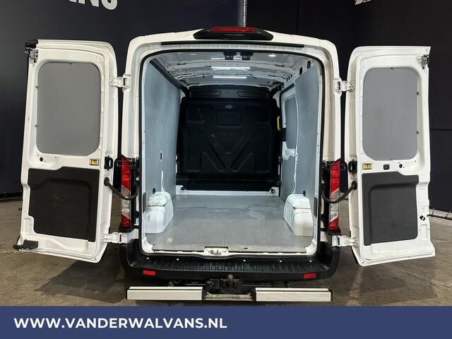 Ford TRANSIT 2.0 TDCI 130pk L2H2 Euro6 Airco | Camera | Android Auto | Cruisecontrol | 2550kg Trekhaak Elektrisch verstelbare bestuurdersstoel, Verwarmde voorruit, Parkeersensoren, Bijrijdersbank, Parkeersensoren