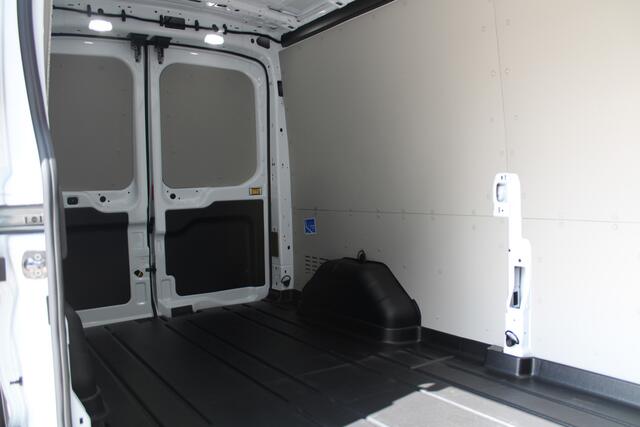 Ford TRANSIT 350 2.0 TDCI L3H2 Trend 130pk Trend - Facelift - Xenon - Carplay - Android - Camera - Airbag Passagier - Rijklaar