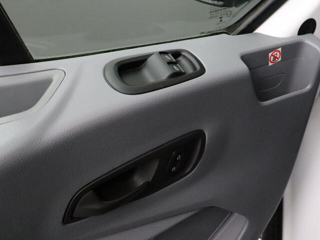 Ford TRANSIT 2.0TDCi 130PK L3H2 Imperiaal | Trekhaak | Navigatie | Airco | Cruise | Betimmering | 3-Persoons