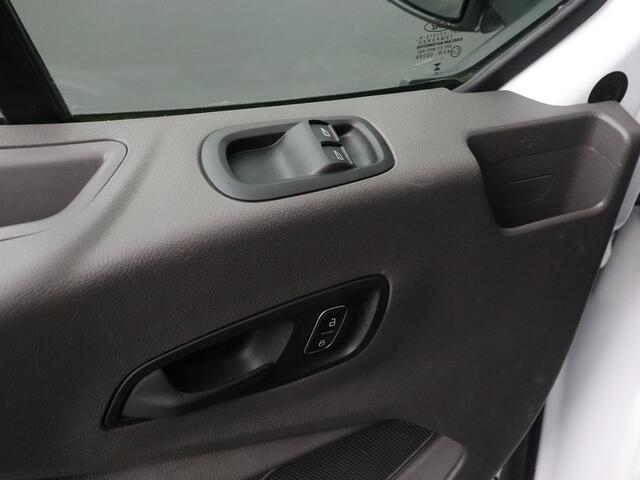 Ford TRANSIT 2.0TDCi 130PK L2H2 | Airco | Camera | 3-Persoons | Betimmering