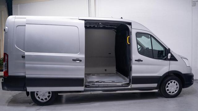 Ford TRANSIT 2.0 TDCI 130 pk L3H2 Trend Navi, Camera Trekhaak 2.500 kg, Sidebars, Cruise Control, NAP, 1e Eig., 3-Zits