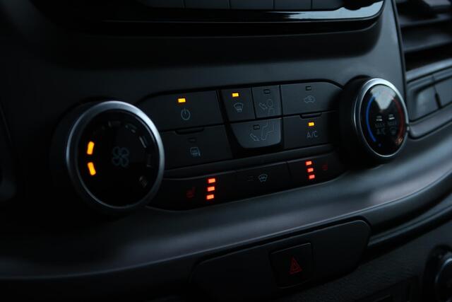 Ford TRANSIT 330 2.0 TDCI L3H2 DC AUT/ CAMERA/ ACC/ AIRCO/ TREKHAAK