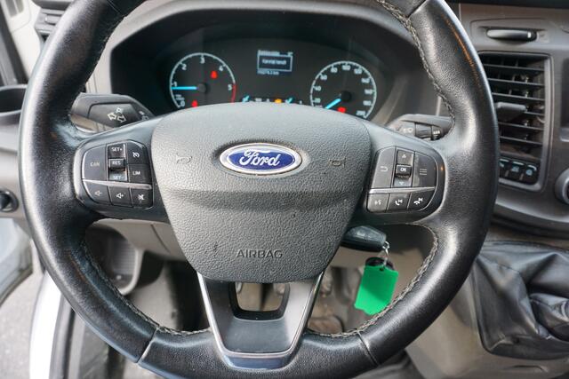 Ford TRANSIT 350 131pk L2H2 2x Schuifdeur Trekhaak Parkeersensoren Cruise control Stoelverwarming Airco Voorruit verwarming