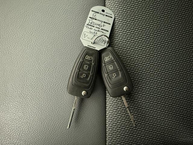 Ford TRANSIT 2.0TDCi 130PK L3H2 Dubbele Cabine | 7-Persoons | Leder | Navigatie | Camera | 2800Kg Trekhaak