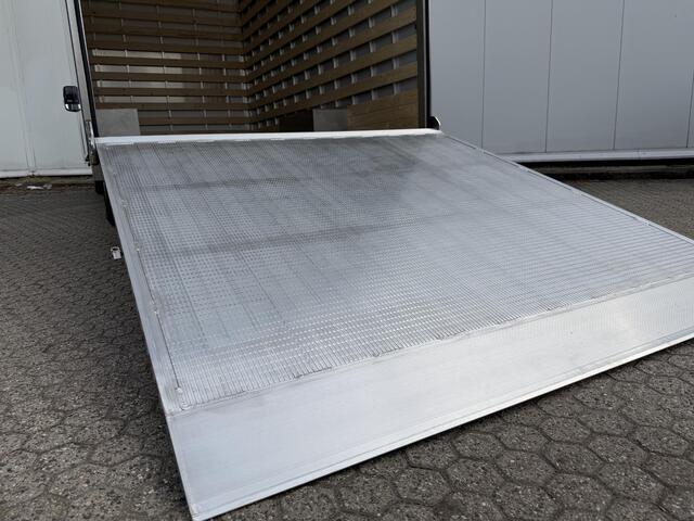 Ford TRANSIT 350 2.0 TDCI | L4 H1 | TREND | SKELETAL | KARHOF GESLOTEN BAK INCL. OVERLOOP KLEP | UIT VOORRAAD LEVERBAAR | KENTEKEN 2024 | 170 PK | AIRCO | CRUISE CONTROL | DAB+ | LANE-ASSIT | 3-ZITS