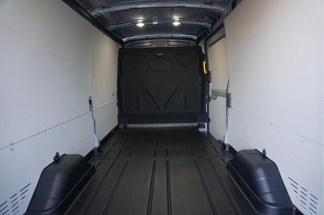 Ford TRANSIT 350L L3H2 Trend AUT-10 RWD 165PK BPM VRIJ 3.5T Trekhaak, Navi, Adap. Cruise, 360° Cam!! NR. A273