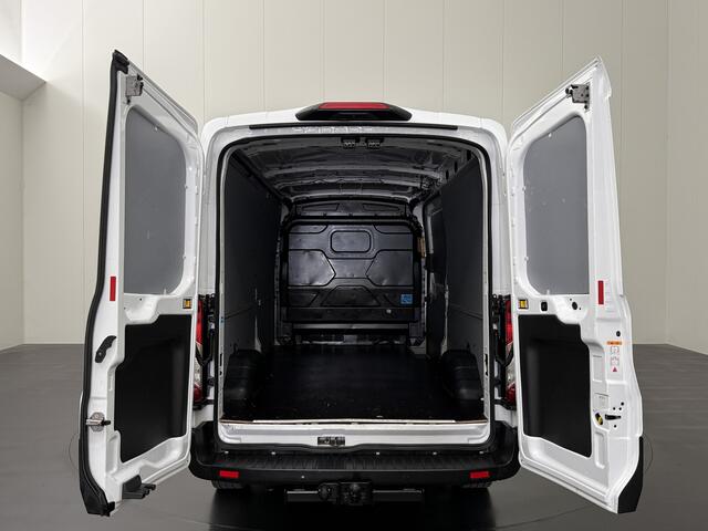 Ford TRANSIT 130PK L3H2 | Navigatie | Camera | Airco | Cruise | Trekhaak | Betimmering | 3-Zits