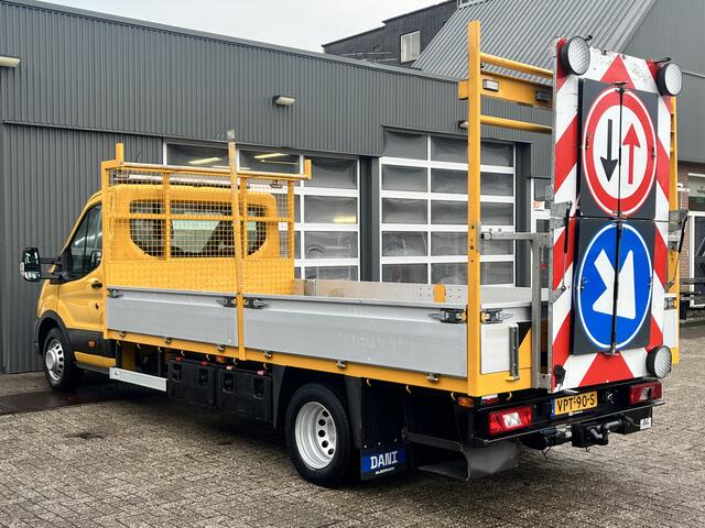 Ford TRANSIT 350 2.0 TDCI L5 RWD 170pk Openlaadbak Pick-up Airco Trekhaak 2991kg Actiebord laadbak 440 cm lange laadbak Bluetooth telefoon voorbereiding. Euro 6 open laadbak P-up Bakwagen