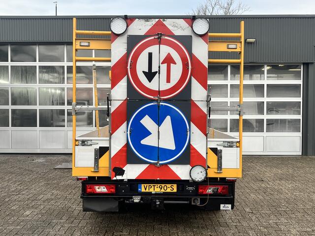 Ford TRANSIT 350 2.0 TDCI L5 RWD 170pk Openlaadbak Pick-up Airco Trekhaak 2991kg Actiebord laadbak 440 cm lange laadbak Bluetooth telefoon voorbereiding. Euro 6 open laadbak P-up Bakwagen