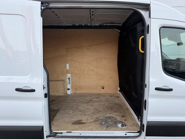 Ford TRANSIT 2.0 TDCI 130PK L2H2 Airco Cruise Control Lane Assist Parkeersensoren v+a Voorruitverwarming