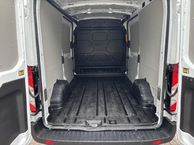 Ford TRANSIT 350 2.0 TDCI L2H2 Trend | SCI 130pk | 3 zits | Voorruit verwarming | Cruise control | Parkeersensoren