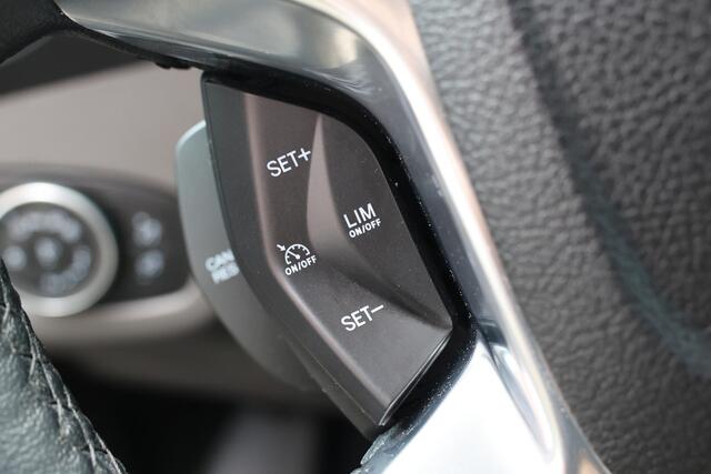 Ford TRANSIT CONNECT 1.5 EcoBlue 120 PK AUT L2 | CarPlay | Camera | Trekhaak | Cruise control | PDC | Dealer onhouden | Nieuwe APK