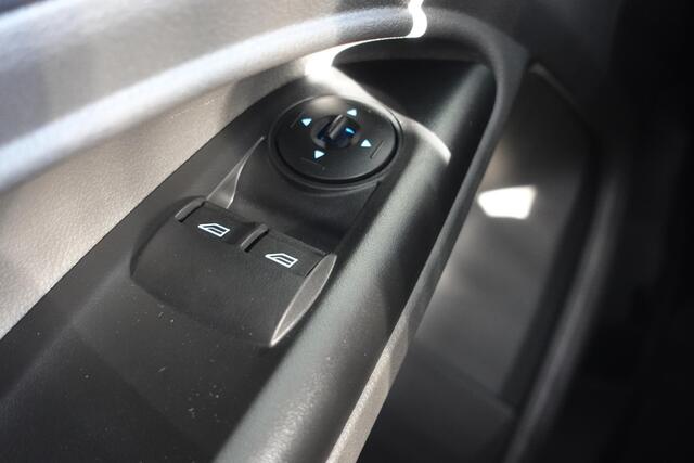 Ford TRANSIT CONNECT 100pk L2 Trend Automaat Trekhaak Airco Navi Cruise Automaat Trekhaak Navi Airco PDC A Cruise 3Zits Camera DAB+