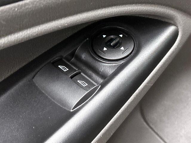 Ford TRANSIT CONNECT 1.5 EcoBlue L2 Trend 3-zits Airco Navigatie Parkeersensoren Camera Cruise Control LM Velgen