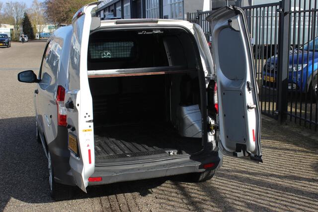 Ford TRANSIT COURIER 1.5 TDCI Trend Duratorq S&S, Navigatie, Airco!