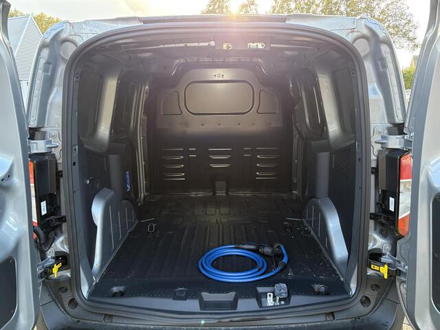 Ford TRANSIT COURIER E-Transit Limited 44 kWh SCI | 136pk | Ford Voorraad | Driver Assistance Pack | Laadvloerbescherming | Trekhaak | LED Laadruimteverlichting