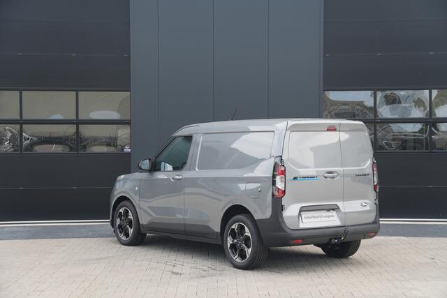 Ford TRANSIT COURIER E-Transit Limited 44 kWh 136pk - Trekhaak - Stoel/Stuurverwarming - ACC - Blindspot - Camera - Rijklaar
