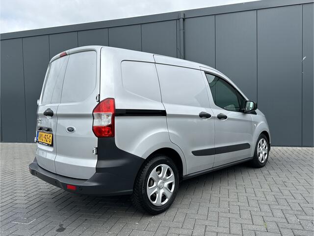 Ford TRANSIT COURIER 1.5 TDCI / 1e EIGENAAR / 21.248 KM ! / AIRCO / STOELVERWARMING / PDC / NAVIGATIE / CARPLAY