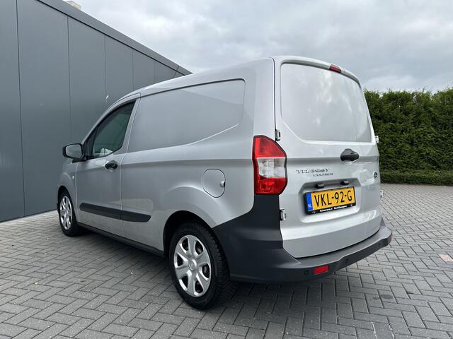 Ford TRANSIT COURIER 1.5 TDCI / 1e EIGENAAR / 21.248 KM ! / AIRCO / STOELVERWARMING / PDC / NAVIGATIE / CARPLAY
