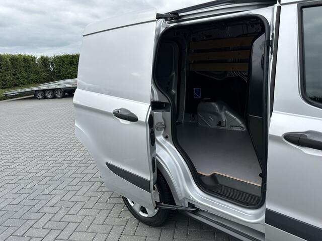 Ford TRANSIT COURIER 1.5 TDCI / 1e EIGENAAR / 21.248 KM ! / AIRCO / STOELVERWARMING / PDC / NAVIGATIE / CARPLAY
