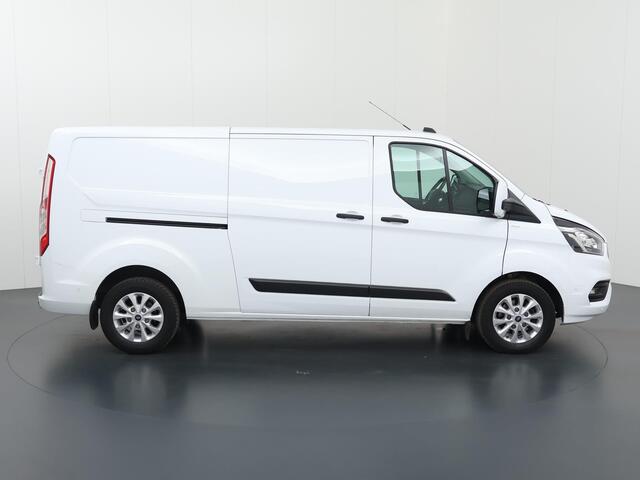 Ford TRANSIT CUSTOM 320 2.0 TDCI L2 H1 | Aut. | TREND | PARKEERCAMERA | ACHTERDEUREN MET RUITEN | CARPLAY / ANDROID AUTO | BIJRIJDERSBANK | CRUISE CONTROL | AIRCO | PARKEERSENSOREN | LICHTMETALEN WIELEN