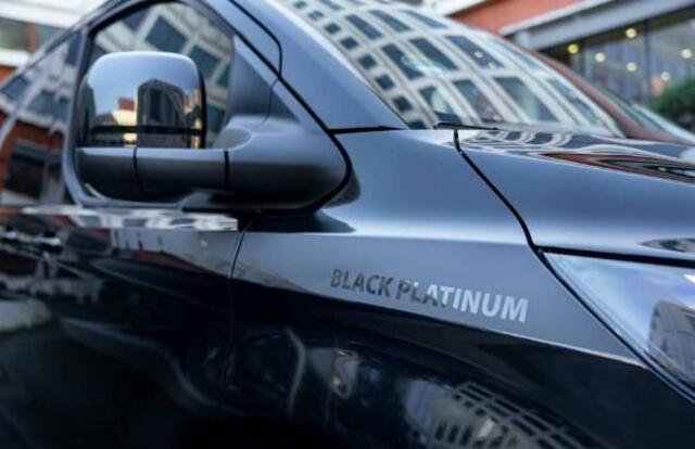 Ford TRANSIT CUSTOM 320 2.5 PHEV L2H1 Black Platinum DC 233pk | Netto bijtelling 2025 vanaf 461,- per maand! | Driver Assistance Pack Ultimate | Dubbele Zijschuifdeuren | Ford Voorraad