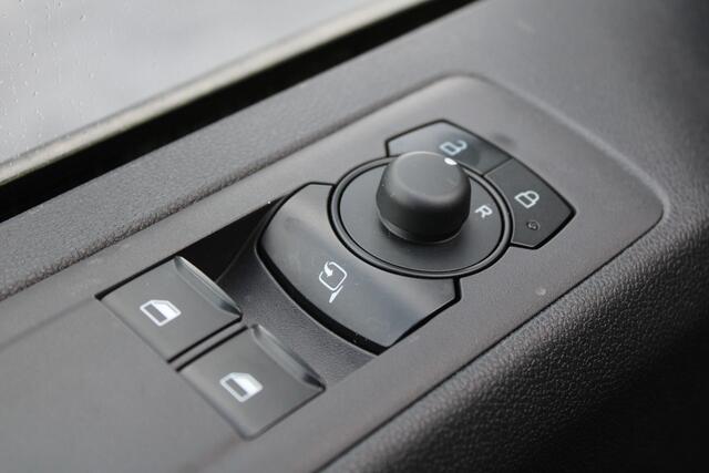 Ford TRANSIT CUSTOM 320 2.0 TDCI L1H1 Trend 170pk - Carplay - Android - LED koplampen - Camera - Stoelverwarming - 70l tank - Rijklaar